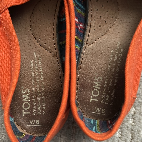 Good condition Orange Tom’s - Picture 5 of 7